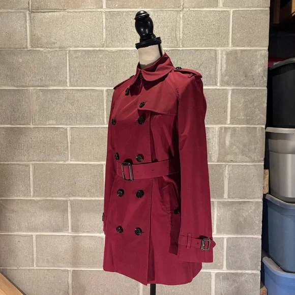 Burberry trench coat. - Picture 5 of 16